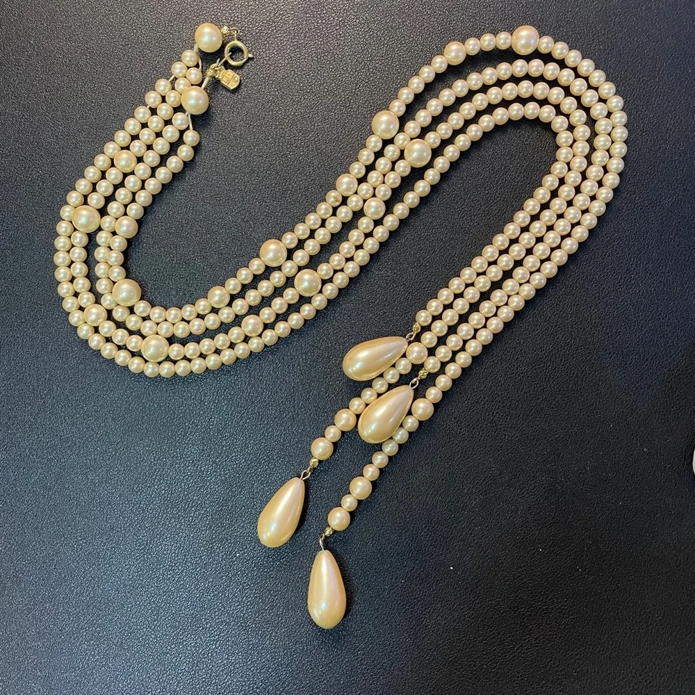 Vintage 80s Liz Claiborne signed faux pearl necklace - Picture 1 of 4
